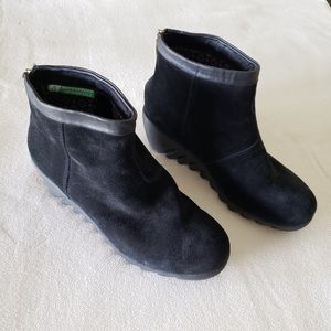 Women’s black Cougar waterproof suede leather platform boots